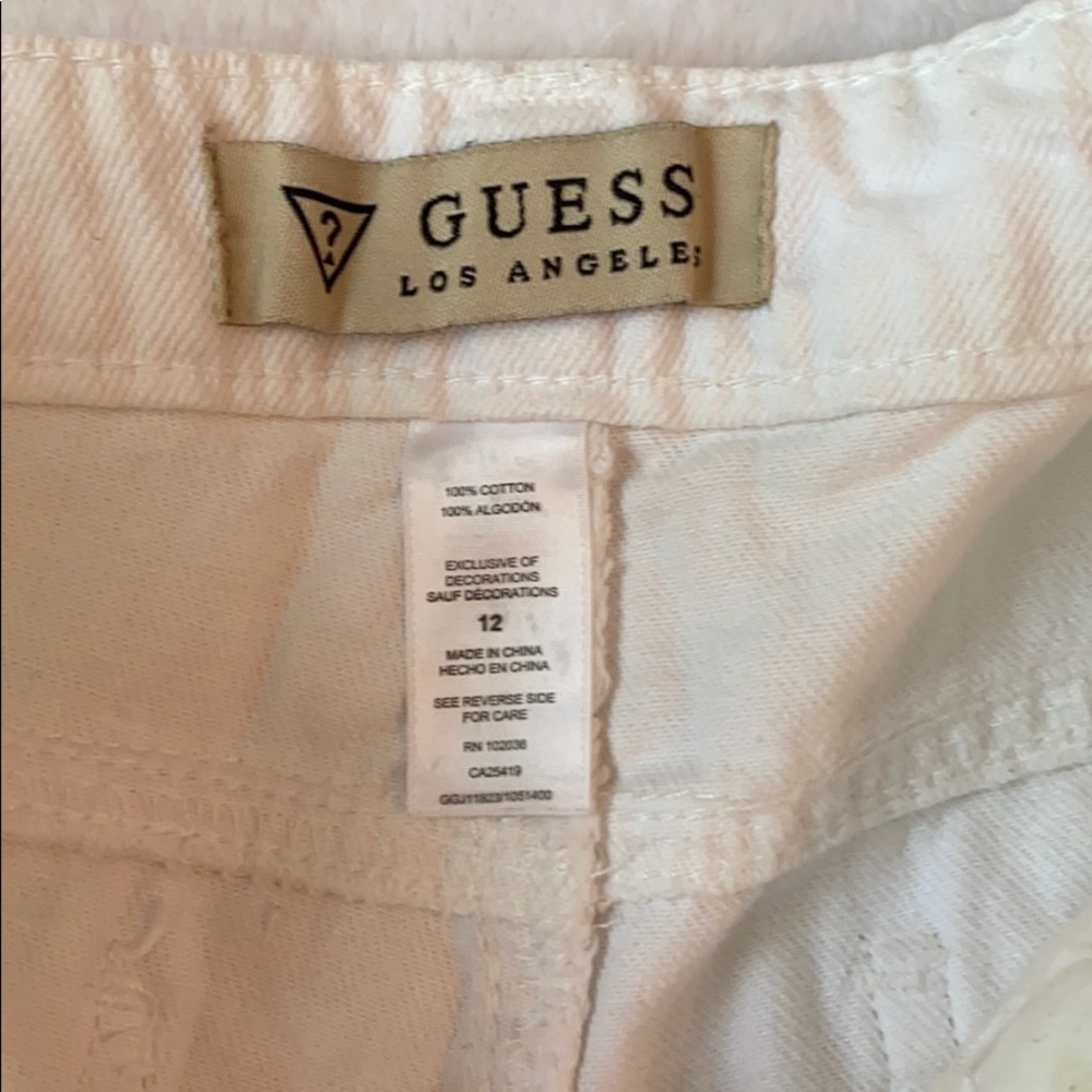 WHITE DENIM SHORTS WITH ROSES - Picture 3 of 5